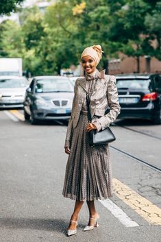 Street Style Jacket, 2020 Street Style, Milan Fashion Week Street Style, Models Off Duty Style, Reportage Photography, Milan Street Style, Plunge Dress, Looks Street Style