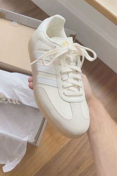 Looks Adidas, Adidas Samba Outfit, Trendy Shoes Sneakers, Pretty Shoes Sneakers, Cute Sneakers, Hype Shoes, Girly Shoes, Everyday Shoes