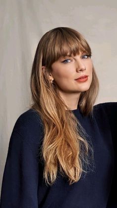 Taylor Swift Haircut Long, Taylor Swift Midnights Hair, Taylor Swift Hair Inspiration, Taylor Swift Hair Color 2023, Taylor Swift Without Bangs, Taylor Swift Bangs 2023, Taylor Swift Hair 2023, Taylor Swift Brown Hair, Taylor Swift Variety