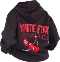 School Necessities, White Fox Hoodie, School Fit Ideas, School Shopping List, Sleepover Stuff, Airport Fit, Things For School, Fox Hoodie, Cloth Ideas