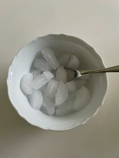 Ice is the best ice is so yummy Ice Meal Aesthetic, Icy Water Aesthetic, Water Ice Aesthetic, Ice Cubes Aesthetic, Ice Diet, Ice Shapes, Emo Tiktok, Low Calorie Snack