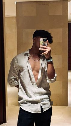 Selfie For Men Ideas, Mirror Selfie Poses For Men, Mens Mirror Selfie, Aesthetic Mirror Selfie Men, Model Face Poses, Boys Selfie Poses, Mirror Selfie Poses Men, Mens Pose, Animation Pic