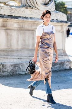 Dress Over Jeans, Dress Over Pants, Easy Fashion, Oufits Casual, Fall Attire, Looks Street Style, Street Style Trends, Popular Outfits, Under Dress