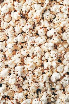 close up view of popcorn kernels on top of each other in a baking pan