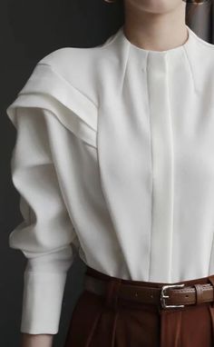 Blouse Inspiration, Spring Summer Autumn Winter, Fashion Tops Blouse, Pleated Top, Modest Fashion Outfits, Abayas Fashion, Batwing Sleeve, Blouse Styles