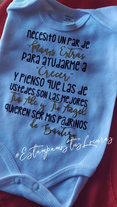 a baby's bodysuit with words written in spanish on the front and back