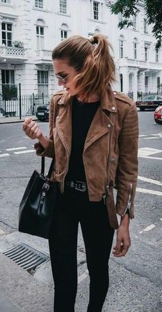 Suede Jacket Outfit, Moto Jacket Outfit, Street Style New York, Mode Shoes, Brown Suede Jacket