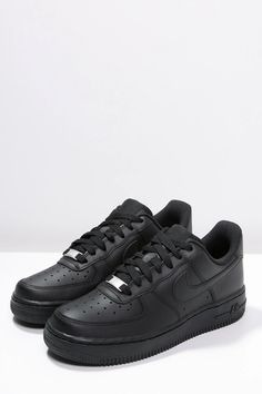 Air Force Noir, Nike Air Force Black, Black Shoes Outfit, Zapatillas Nike Air Force, Black Air Force 1, Black Sports Shoes, Nike Shoes Air Force, Trendy Shoes Sneakers, Nike Shoes Girls