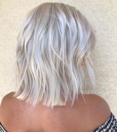 Choppy Bright Silver Bob Short Hair Back View, Best Short Hair, Platinum Blonde Bobs, Short Hair Back, Short White Hair, Silver Blonde Hair, Hair Magic, Blond Balayage, Ice Blonde