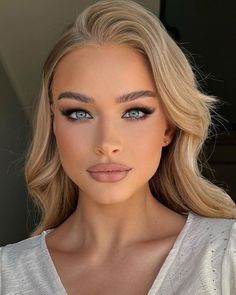 Elegant Makeup Blue Eyes, Machiaj Smokey Eyes, Bridal Makeup For Blue Eyes, Blonde Bride