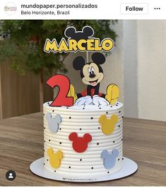 a mickey mouse birthday cake with the number two on it's top and name in spanish