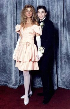 40 Celebrity Prom Picture From Before They Were Famous 27 Celebrity Prom Photos, Prom Picture, Prom Couples, 80s Prom, Vintage Prom, Prom Queens, Prom Photos