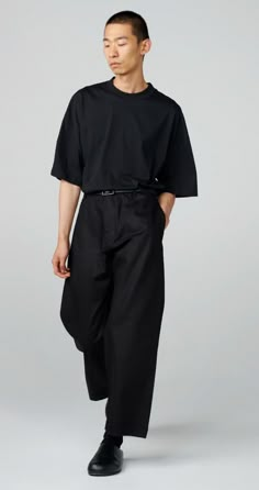 Minimalist T-shirts, Architect Fashion Men, Architect Style Outfits Men, Architect Outfit Man, Minimalistic Outfits Men, Japanese Clothing Men, Architect Clothes, Mens Dark Fashion, Mens Japanese Fashion