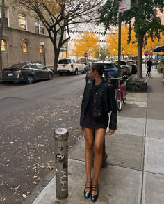 #kina #black #heels #carelgirls #carelparis #babies #maryjanes #paris #60s #vintagelook #frenchstyle #parisianstyle #outfits #frenchgirl #trendyoutfits #aesthetic #fashioninspo #fashion Black Patent Heels Outfit, Black Point Flats Outfit, Black Patent Mary Janes, Patent Ballet Flats Outfit, Black Patent Ballet Flats Outfit, Black Mary Janes Outfit Aesthetic, Black Ballet Pumps Outfit, Patent Mary Janes Outfit, Patent Leather Mary Janes Outfit