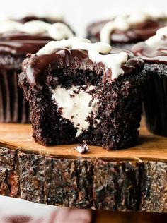 32 Filled Cupcake Recipes That Will Blow Your Mind! - Cannibal NYC Filled Cupcake Recipes, Banana Cream Cupcakes, Pumpkin Cheesecake Cupcakes, Chocolate Caramel Cupcakes, Beginner Baking Recipes, Strawberry Filled Cupcakes, Boston Cream Cupcakes, Strawberry Cheesecake Cupcakes, Cream Filled Cupcakes