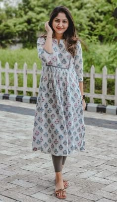 Cotton Dress Pattern, Cotton Kurtis, Simple Frocks, Wedding Simple, Beautiful Casual Dresses, Simple Kurta Designs