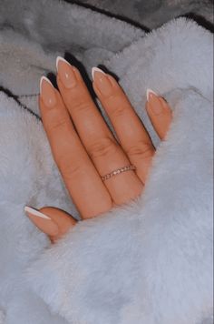 Criss Cross French Tip Nails Almond, Short French Stiletto Nails, French Tips Pointy, Pointed Almond Acrylic Nails, Point French Tip Nails, Pointed Nail Ideas, Pointy Short Nails, Short Pointed Almond Nails, French Tip Pointy Nails