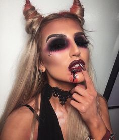 Hell dwellers have black eyes or even earth dwellers going into hell Nem Halloween Makeup, Scary Halloween Makeup Ideas, Pelottava Halloween, Scary Halloween Makeup, Makeup Clown, Makeup Zombie, Creative Halloween Makeup