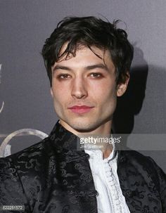 Androgynous Makeup, Guy Liner, Pierrot Clown, Makeup Life Hacks, Punk Makeup, Ezra Miller, Men Hair Color, Aesthetic People