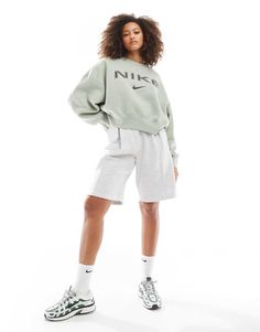 Sweatshirt by Nike Sweater weather Crew neck Long sleeves Nike print to chest Relaxed fit Nike Retro, Nike Sweater, Logo Sweatshirt, Retro Logo, Wide Jeans, Black Long Sleeve Dress, Jumpsuit Shorts Rompers, Long Black Dress, Satin Slip Dress