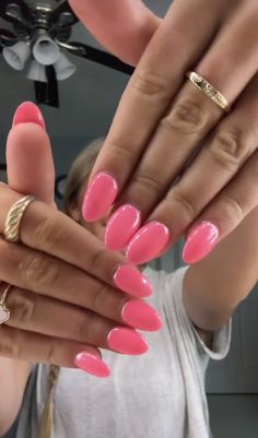 Nails For Back To School 2024, Back To School Nail Colors, Basic School Nails, Pink Oval Nails Short, Cute Basic Nail Designs, Hot Pink Nails Almond, Oval Pink Nails, Summer Nail 2024 Trends, Basic Gel Nails