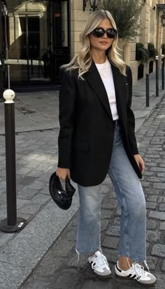 Looks Adidas, Blazer And Jeans, Adidas Samba Outfit, Samba Outfit, Mode Zara, Outfits Simple, Preppy Fall, Casual Outfit Inspiration, Elegante Casual