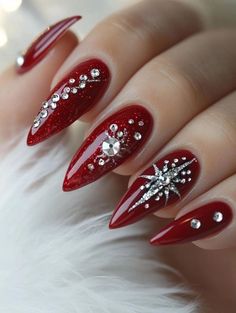 Holiday Nails With Rhinestones, Winter Nails Wedding, Tasteful Christmas Nails, Edgy Holiday Nails, Plaid Christmas Nail Designs, Holiday Nails Minimalist, Christmas Nails Designs Holiday, Christmas Nails Almond Shape Short, Holiday Nail Designs Christmas