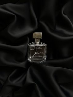 Male Fragrance Photography, Men's Perfume Aesthetic, Male Perfume Photography, Aftershave Aesthetic, Cologne Photoshoot, Men Perfume Aesthetic, Perfume Aesthetic Photography, Perfume Photoshoot