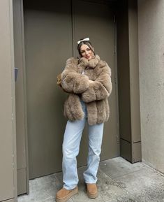 Straight Rows Collar Long Fur Coat  Autumn fashion outfit inspo  Cosy winter uggs fur coat outfit  cosy autumn outfit Leopard Fur Coat Outfit, Fur Jacket Outfits, Outfits With Fur Coats, Fur Coat Outfits, Leather Coat Outfit, London Outfit Ideas, London Winter Fashion, Fur Jacket Outfit, Leopard Fur Coat