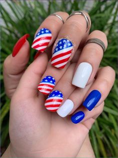 Browse gorgeous Valentine's Day nails with romance and heart-shaped themes to make your nails look amazing. Pink nails, red nails and Valentine's Day nail art. Nails Matching, American Flag Nails, Nails Model, Nails Kids, Flag Nails, Patriotic Nails, Mani Ideas, Nail Board