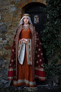 Medieval Hungarian Clothing, Early Middle Ages Fashion, Accurate Medieval Clothing, Middle Age Dress Medieval Gown, Medieval Woman Outfit, 1100s Fashion, 1200s Fashion, Dark Ages Clothing, Medieval Mens Clothing