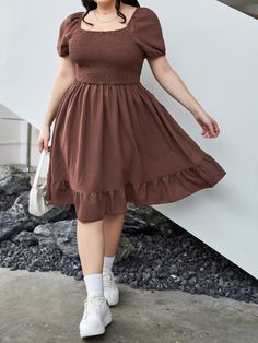 Acajou Casual Collar Manches courtes Étoffe Unicolore Trapèze Embellished Pas de l'extensibilité Dress For Chubby, Plus Size Short Dresses, Chubby Fashion, Look Plus Size, Modest Clothing, Ruffle Hem Dress, Plus Size Kleidung, Mode Inspo, Curvy Outfits