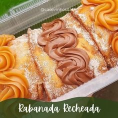 there is a cake with chocolate icing on it and the words rabana recreada