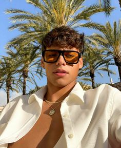 Andrew Davila, Iconic Sunglasses, Jet Set Style, Men's Summer Fashion, Gym Guys, Instagram Men, Eyewear Trends, Valentino Couture, Trendy Glasses