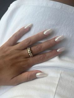 White Glass Nails, White Gold Chrome Nails, White Monochrome Nails, Pearl Toe Nails, Chrome White Nail, White Pearl Chrome Nails, Wedding Day Nails For Bride, Toe Nail Colours, Pearl Nail Ideas