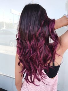 Purple Burgundy Hair, Pelo Color Borgoña, Brunette Ombre, Brunette Balayage, Hair Color Burgundy, Purple Highlights, Hair Color Shades, Hair Color Purple