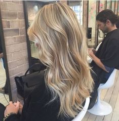 Medium Light Blonde Hair, Dimensional Beige Blonde, Blonde Highlights Cool Tone, Hair Color Ideas For Blondes Winter, Blonde Balayage With Highlights, Blonde Hair With Dimension, Vanilla Blonde Balayage, Sandy Blonde Balayage