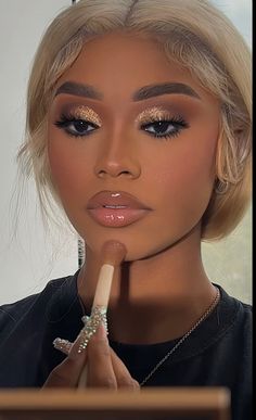 Maquillage Yeux Cut Crease, Birthday Makeup Looks, Gold Makeup Looks, Date Night Makeup, Prom Eye Makeup, Prom Makeup Looks, Makeup For Black Skin, Night Beauty, Brown Skin Makeup