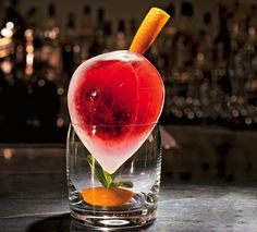 The GQ guide to cocktails Cocktail Garnish, Unique Cocktails, Fancy Drinks, Wine Cocktails, Alcohol Drink Recipes, Drink Ideas, Negroni