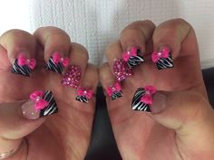 Zebra duck feet with bows and rhinestones on the ring fingers Duck Flare Nails, 00s Nails, Short Duck Nails, Mcbling Nails, Scene Nails, Curve Nails, Nails With Bows, Zebra Nail Designs, Nails Duck