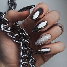 Unghie Sfumate, Chrome Nails Designs, Homecoming Nails Acrylic, Makijaż Smokey Eye, Metallic Nails, Red Queen, Silver Nails