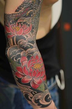 Geisha Tattoos: Honor, Beauty, and Tradition Yakuza Flower Tattoo, Tattoo Japanese, Japanese Tattoos, Design Drawings, Tattoo Sleeve Men