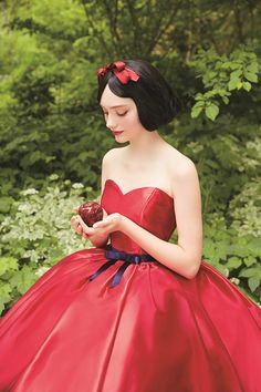 Disney Wedding Dress Collection, Japanese Wedding Dress, Disney Princess Wedding Dresses, Snow White Wedding, Disney Princess Wedding, Japanese Wedding