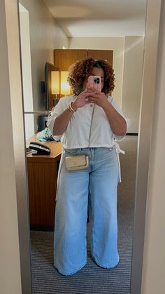 Casual fit wide leg jeans Jean Outfits Midsize, West Coast Fashion Women, Trouser Jeans Outfit Work, Wide Leg Jean Pants Outfit, Wide Leg Jeans Midsize, Wide Leg Plus Size Outfit, Wide Leg Jeans Curvy, Casual Church Outfits Jeans, Baggy Jeans Outfit Plus Size