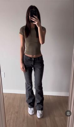 Brandy Jeans, Rock Your School, Look Legging, School Look, Viral On Tiktok, Downtown Outfits, Skandinavian Fashion, Casual Preppy Outfits, Outfit Inspo Casual