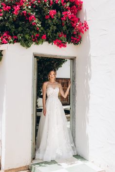 This flowy A-line wedding dress has a strapless neckline and basque waist. Try on this Stella York at Laura and Leigh Bridal in New Jersey! Sheer Corset, St Petersburg Fl