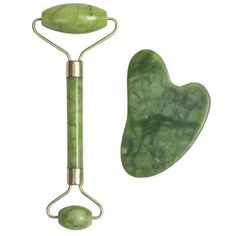 Massageador facial pedra jade anti rugas + pedra cua sha kit contem : 1 massageador duplo de pedra jade 1 placa gua sha o roller massageador é produzido com pedra jade, considerada uma pedra que ajuda a acalmar, apaziguar e ajuda a libertar pensamentos e energias negativas. usado para massajar a pele do rosto e ajudar a aplicação de cremes faciais, o rolo massageador ajuda a melhorar a circulação e ajuda a prevenir o envelhecimento da pele. características: - retarda o envelhecimento da pele - promove a circulação sanguínea e o metabolismo da superfície da pele com o uso a longo prazo; - pode reduzir as linhas dos olhos; - ajuda na prevenção de rugas; - promove bem estar devido a massagem relaxante. detalhes técnicos: rolo maior: cerca de 4,5cm rolo menor: cerca de 2,5cm material: pedra de Botox Facial, Diy Wrinkles, Facial Massage Tool, Facial Fillers, Gua Sha Facial, Gua Sha Tools, Jade Roller, Mascara Facial, Roller Set