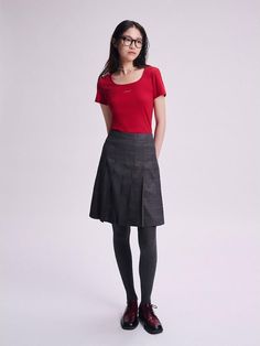 Composition : Shell: 59% cotton, 37% rayon, 4% polyurethane.Color : RedCountry of Origin : Vietnam Red Short Sleeve T-shirt For Fall, Fitted Red T-shirt For Fall, Classic Red Fitted T-shirt, Classic Red Stretch Tops, Classic Stretch Red Tops, Red Stretch T-shirt For Fall, Classic Fitted Red T-shirt, Red Relaxed Fit Tops For Work, Relaxed Fit Red Top For Workwear