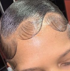 Cute Edges With Buns, Big Swoop Edges, Edges Black Women, Beautiful Bun Hairstyles, Cute Edges, Simple Edges, Different Edges, Messy Edges, Edges Hairstyles