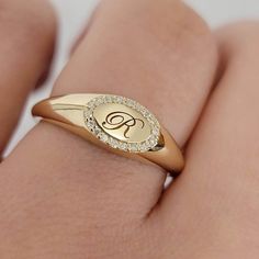 Jewellery Wishlist, 14k Gold Signet Ring, Engraved Signet Ring, Memory Ring, Signet Ring Gold, Couple Ring Design, Ring Initial, Gold Pinky Ring, Gold Earrings Models